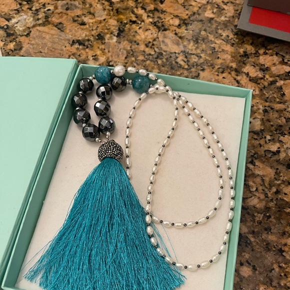 Colorful sparkly lariat necklace from Oceans Allure boutique. - Picture 1 of 6